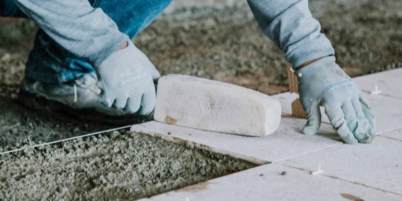 instalacion de baldosas de terrazo